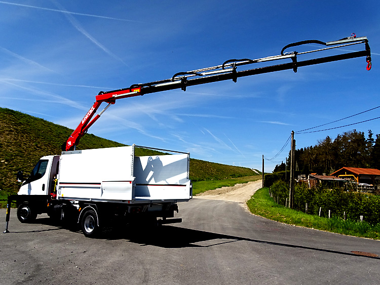 Travaux de carrosserie sur grue Ferrari 541 A4 par l’entreprise Cornut