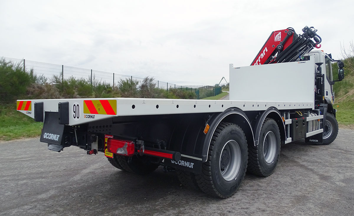 Chez cornut-camion-plateau-grue-ferrari-7213