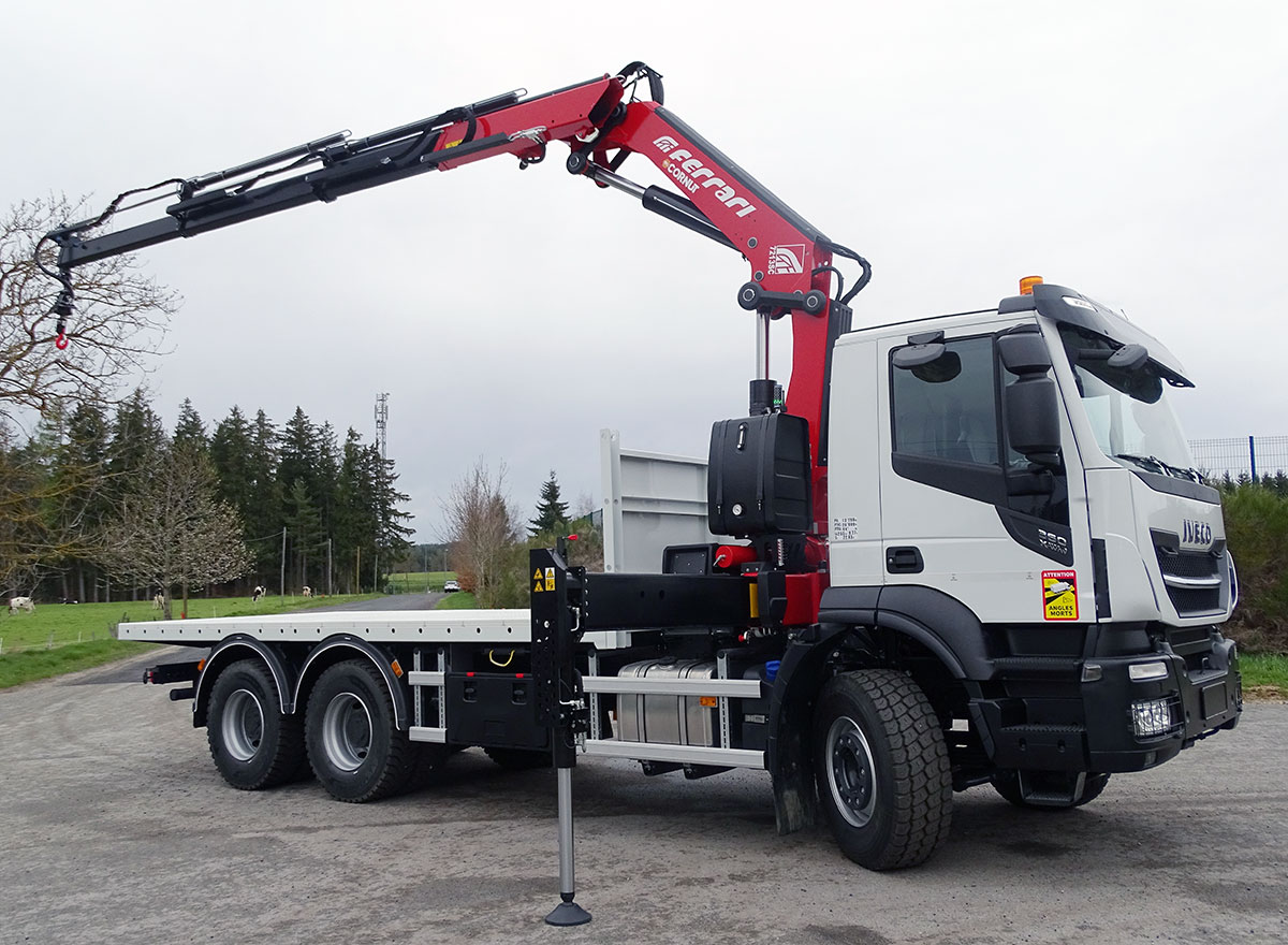 Chez cornut-camion-grue-manutention-ferrari-7213-plateau