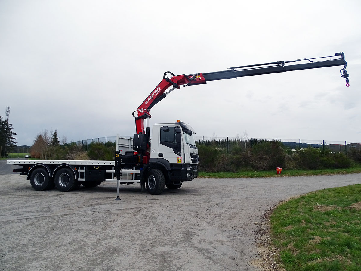 Chez cornut-camion-grue-manutention-ferrari-7213-plateau