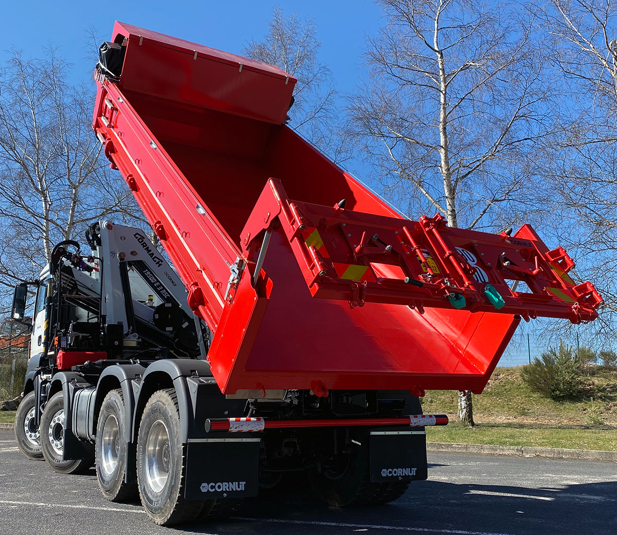 CORNUT-CAMION-BIBENNE-GRUE-DE-LEVAGE-CORMACH-19500-OUVERTURE-PORTE-ARRIERE-HYDRAULIQUE-BENNAGE