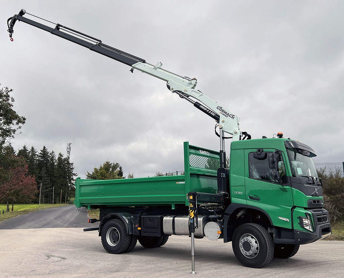 Un camion benne pour les îles ! - Cornut