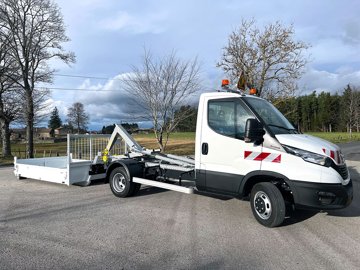 BRAS-DE-LEVAGE-D30-SUR-IVECO-DAILY