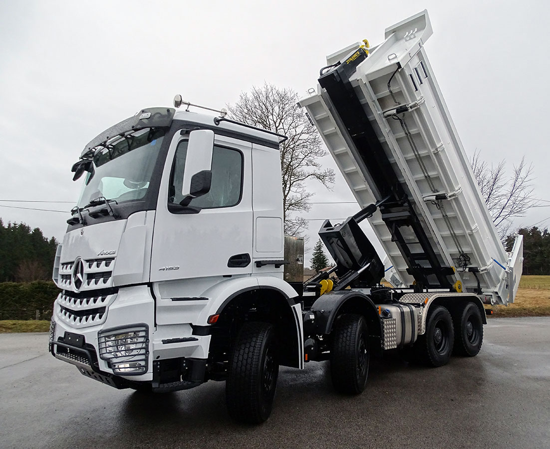 CHEZ-CORNUT-CARROSSERIE-INDUSTRIELLE-BRAS-HYDRAULIQUE-DYNAMICS-CS0265A68-benne-amovible-sur-berce-bennage-mercedes-benz