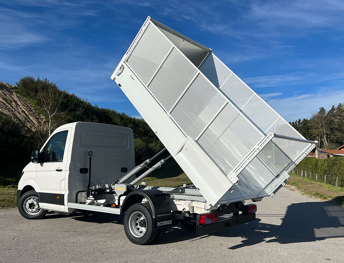 CHEZ-CORNUT-CARROSSERIE-INDUSTRIELLE-BRAS-HYDRAULIQUE-DYNAMICS-D-volkswagen-crafter-bennage-benne-sur-berce