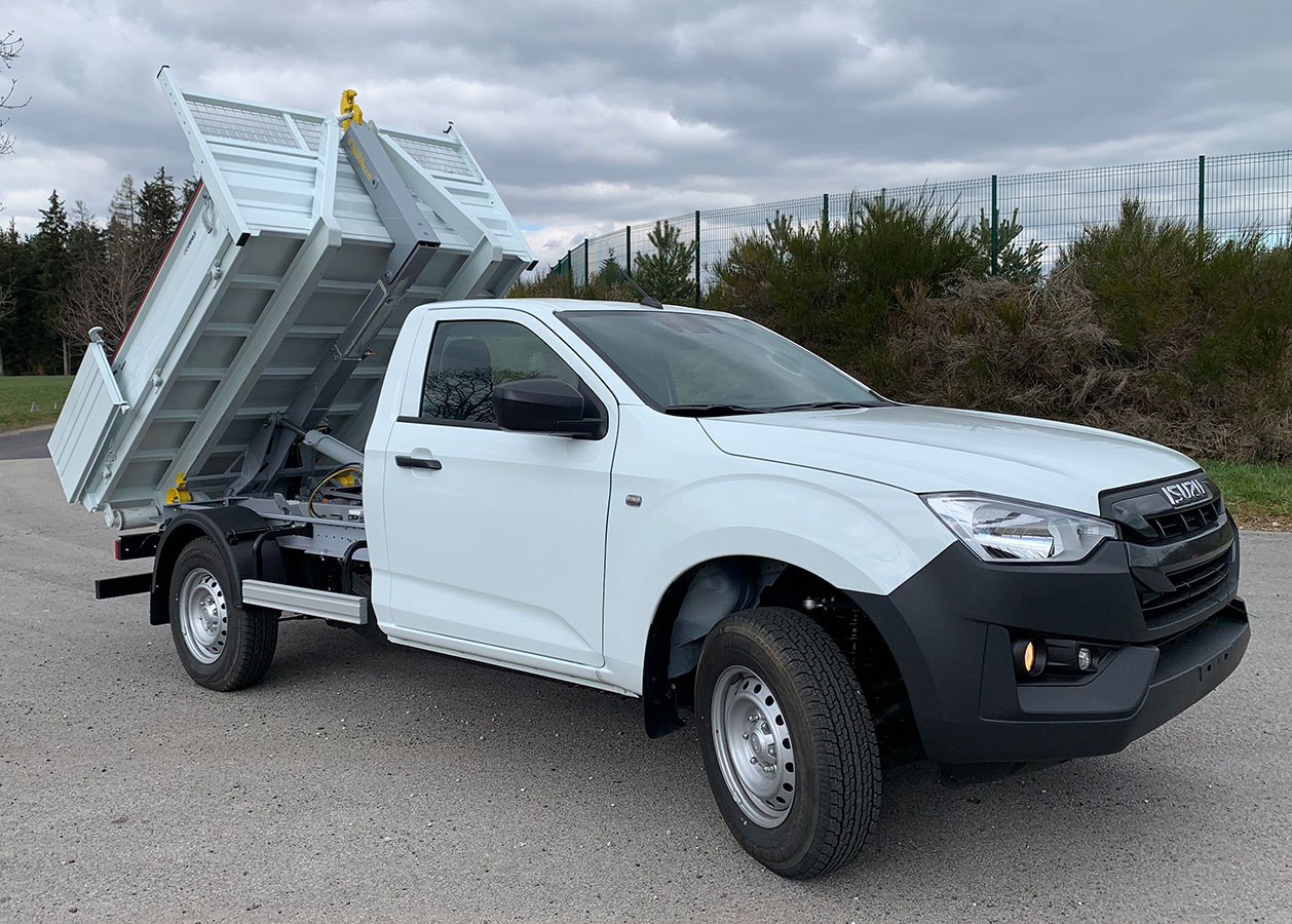 CHEZ-CORNUT-CARROSSERIE-INDUSTRIELLE-BRAS-HYDRAULIQUE-DYNAMICS-D20-isuzu-dmax-bennage-benne-sur-berce