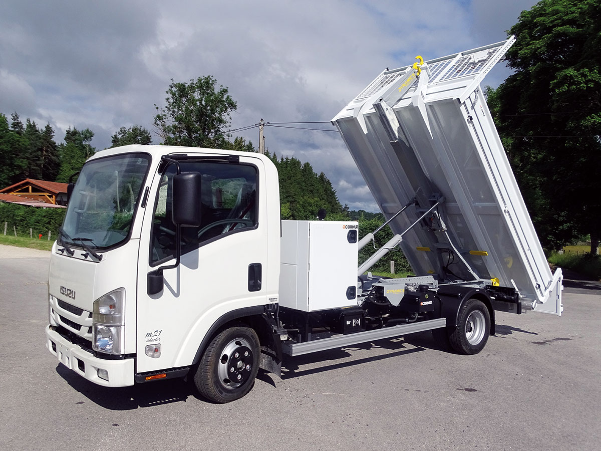 CHEZ-CORNUT-CARROSSERIE-INDUSTRIELLE-BRAS-HYDRAULIQUE-DYNAMICS-D30-isuzu-m21-bennage-benne-sur-berce