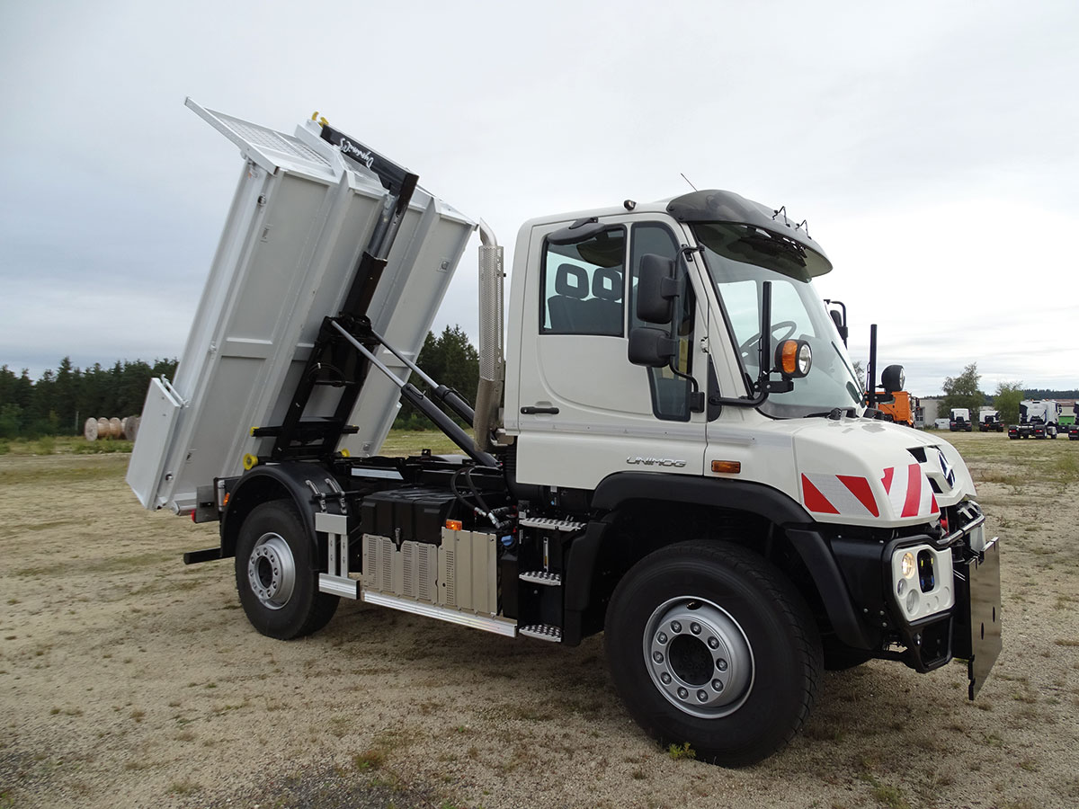 CHEZ-CORNUT-CARROSSERIE-INDUSTRIELLE-BRAS-HYDRAULIQUE-DYNAMICS-cs040-mercedes-benz-unimog-bennage-benne-sur-berce