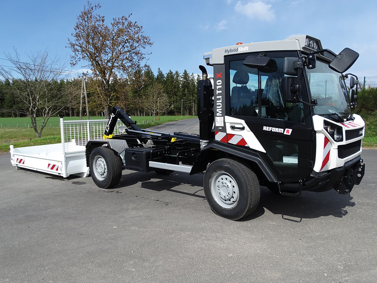 CHEZ-CORNUT-CARROSSERIE-INDUSTRIELLE-BRAS-HYDRAULIQUE-DYNAMICS-cs040-reform-muli-depose-totale-benne-sur-berce