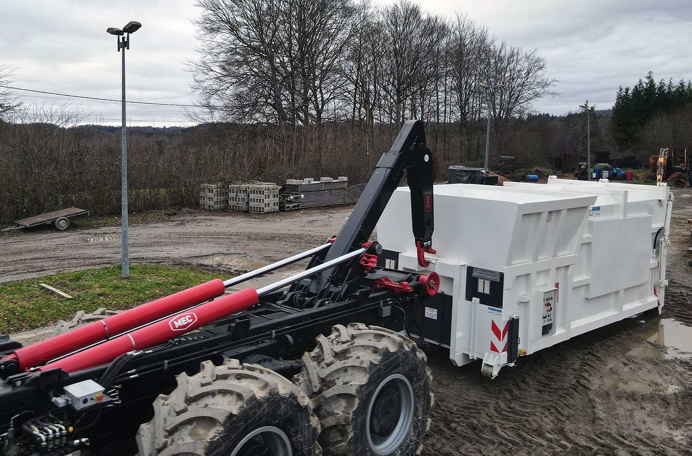 CHEZ-CORNUT-CARROSSERIE-INDUSTRIELLE-BRAS-HYDRAULIQUE-MEC-SCK266