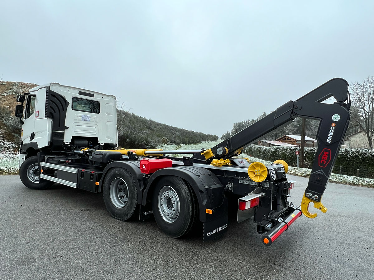 CHEZ-CORNUT-CARROSSERIE-INDUSTRIELLE-BRAS-HYDRAuliquE-MEC-SCK206XL-DEPOSE-totale-renault-trucks