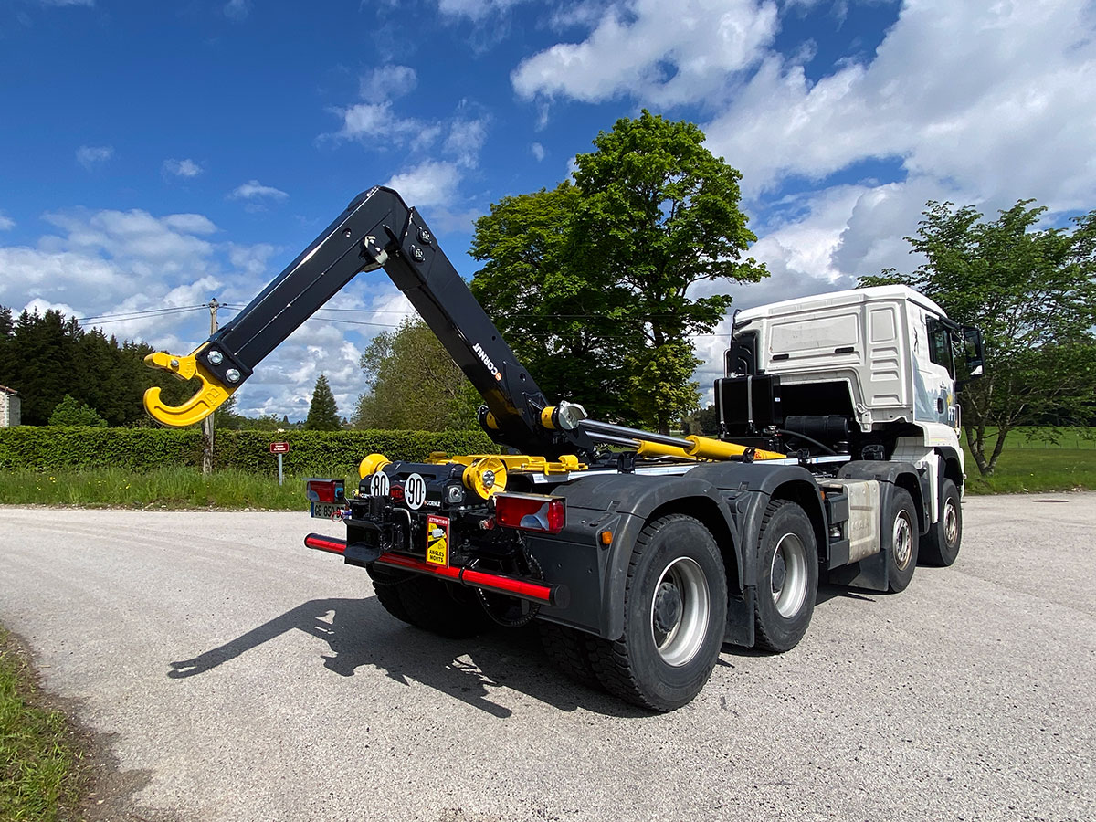 CHEZ-CORNUT-CARROSSERIE-INDUSTRIELLE-BRAS-HYDRAuliquE-MEC-SL266-DEPOSE-totale