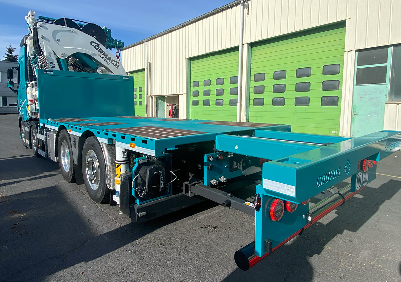 CHEZ-CORNUT-CARROSSERIE-INDUSTRIELLE-FABRICATION-PLATEAU-SUR-MESURE-RALLONGE-HYDRAULIQUE