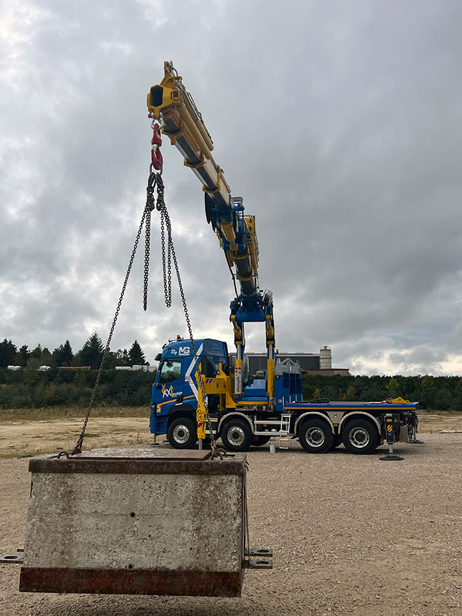 CHEZ-CORNUT-CARROSSERIE-INDUSTRIELLE-GRUE-MANUTENTION-CORMACH-110000E8F206-RENAULT-TRUCKS