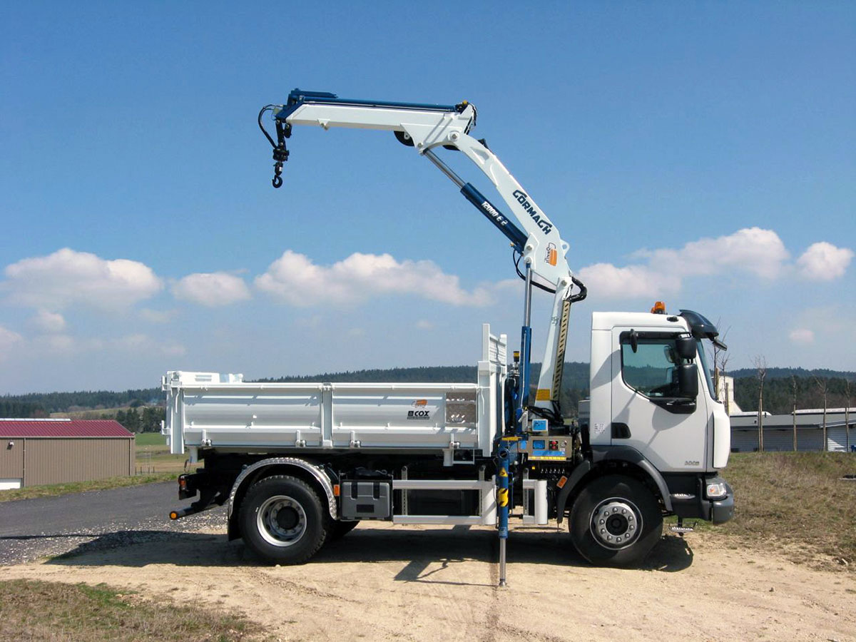 CHEZ-CORNUT-CARROSSERIE-INDUSTRIELLE-GRUE-MANUTENTION-CORMACH-12000E2-RENAULT-TRUCKS