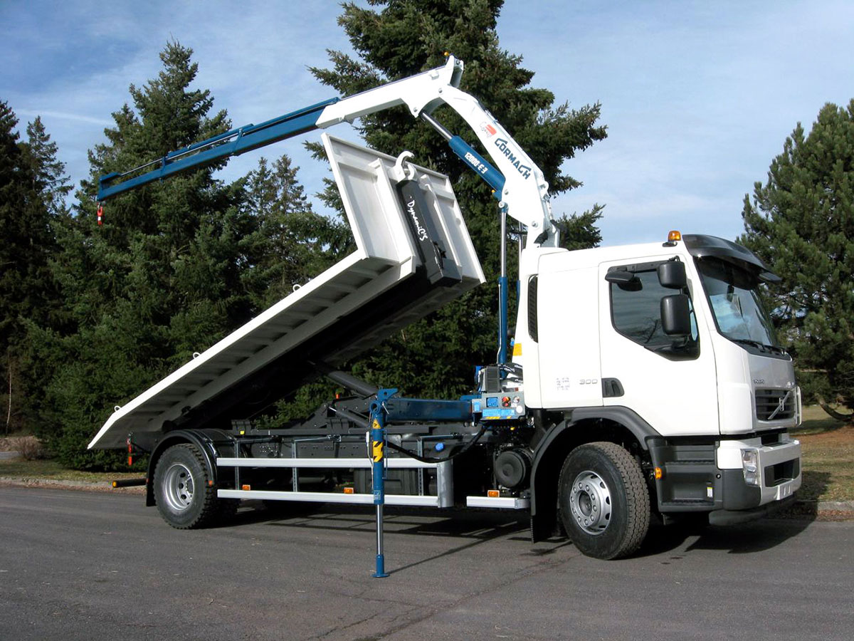 CHEZ-CORNUT-CARROSSERIE-INDUSTRIELLE-GRUE-MANUTENTION-CORMACH-12000E3-VOLVO