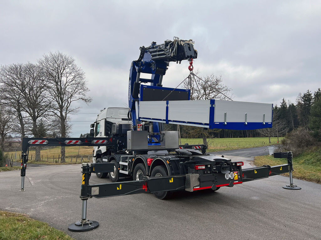 CHEZ-CORNUT-CARROSSERIE-INDUSTRIELLE-GRUE-MANUTENTION-CORMACH-150000E9F206-RENAULT-TRUCKS-DOUBLE GENRE