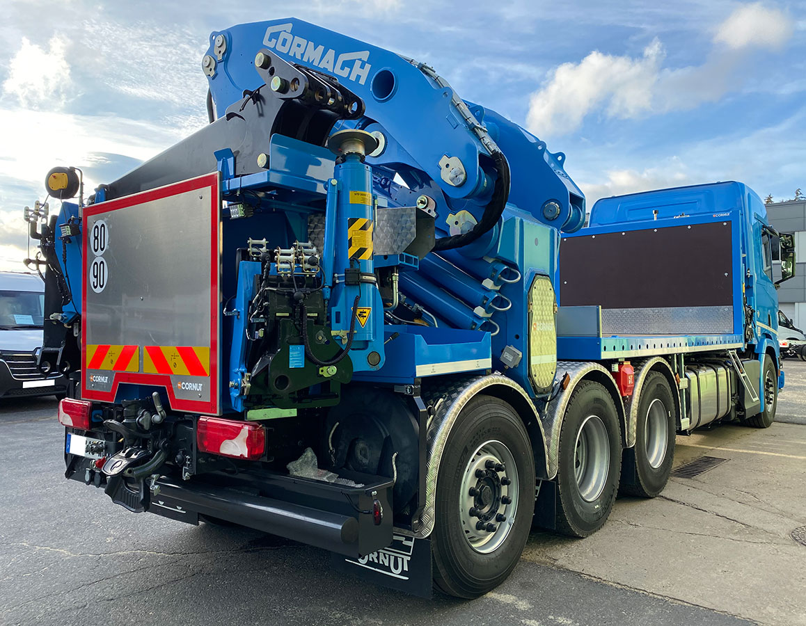 CHEZ-CORNUT-CARROSSERIE-INDUSTRIELLE-GRUE-MANUTENTION-CORMACH-150000XE5-SCANIA