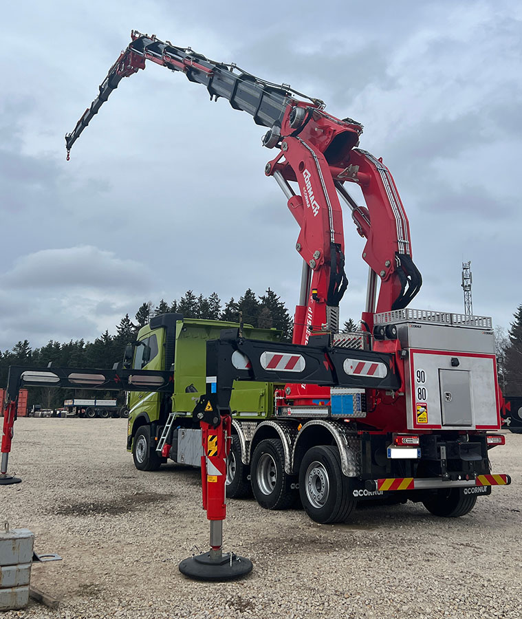 CHEZ-CORNUT-CARROSSERIE-INDUSTRIELLE-GRUE-MANUTENTION-CORMACH-150000XE7F306-VOLVO