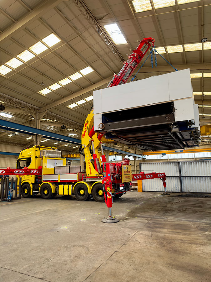 CHEZ-CORNUT-CARROSSERIE-INDUSTRIELLE-GRUE-MANUTENTION-CORMACH-150000XE9-SCANIA