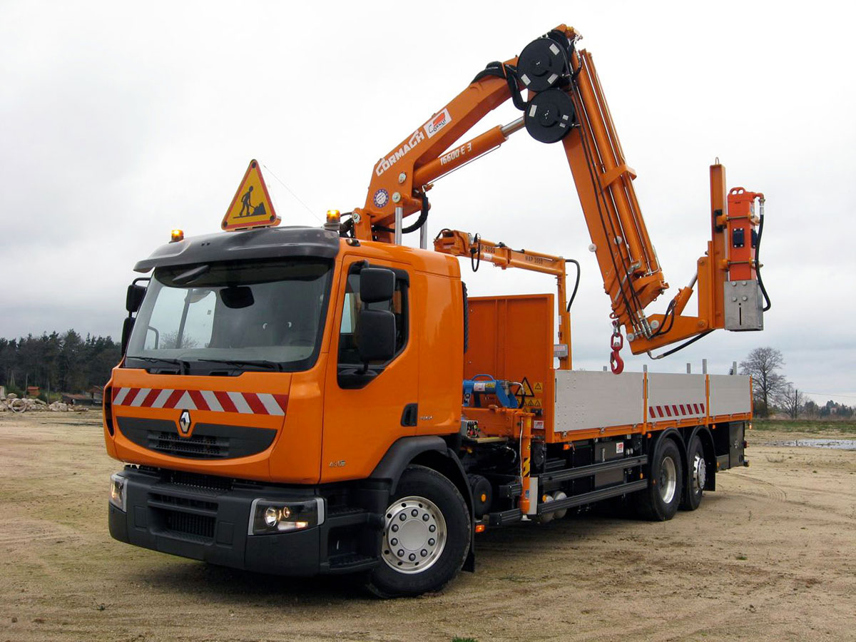 CHEZ-CORNUT-CARROSSERIE-INDUSTRIELLE-GRUE-MANUTENTION-CORMACH-16600E3-COMPRESSEUR-A-AIR-RENAULT-TRUCKS