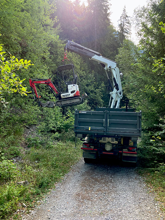 CHEZ-CORNUT-CARROSSERIE-INDUSTRIELLE-GRUE-MANUTENTION-CORMACH-27500E6F64-BENNE-ENTREPRENEUSE-MAN