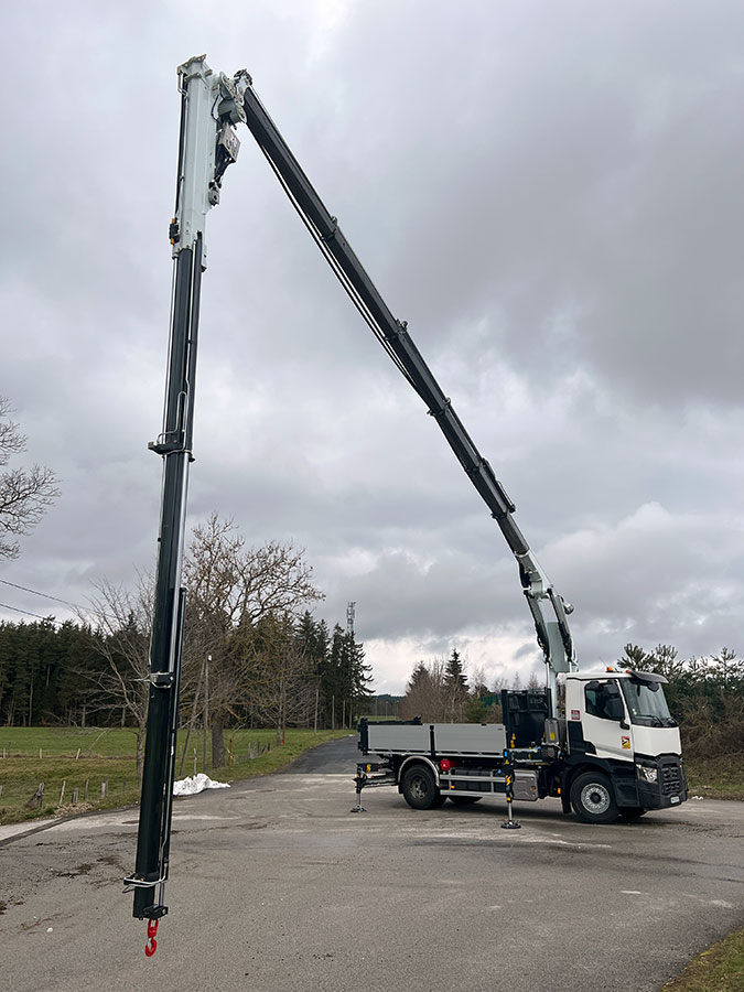CHEZ-CORNUT-CARROSSERIE-INDUSTRIELLE-GRUE-MANUTENTION-CORMACH-27500E6F64-JIB-renault-trucks