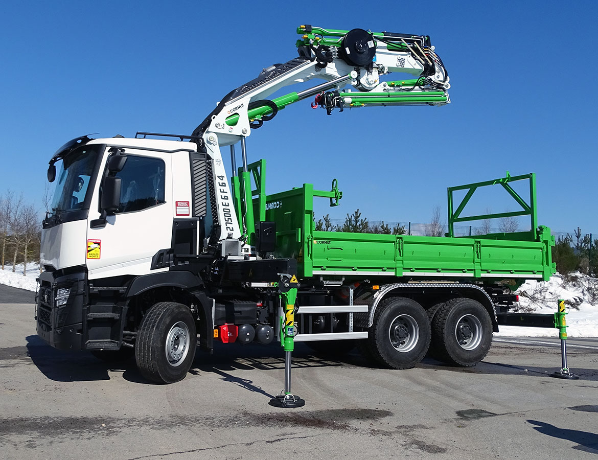CHEZ-CORNUT-CARROSSERIE-INDUSTRIELLE-GRUE-MANUTENTION-CORMACH-27500E6F64-benne-renault-trucks