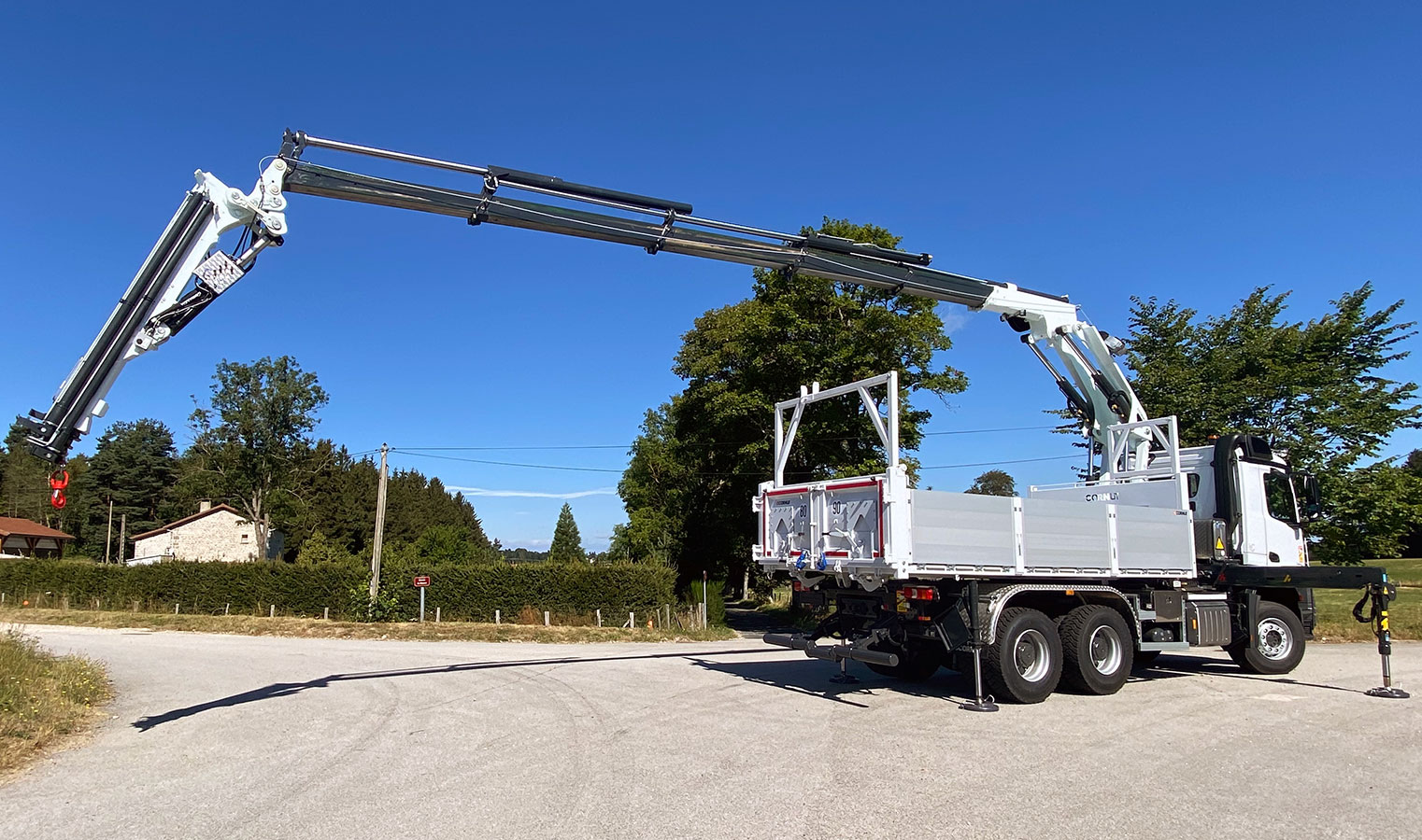 CHEZ-CORNUT-CARROSSERIE-INDUSTRIELLE-GRUE-MANUTENTION-CORMACH-27500E6F64-mercedes-benz