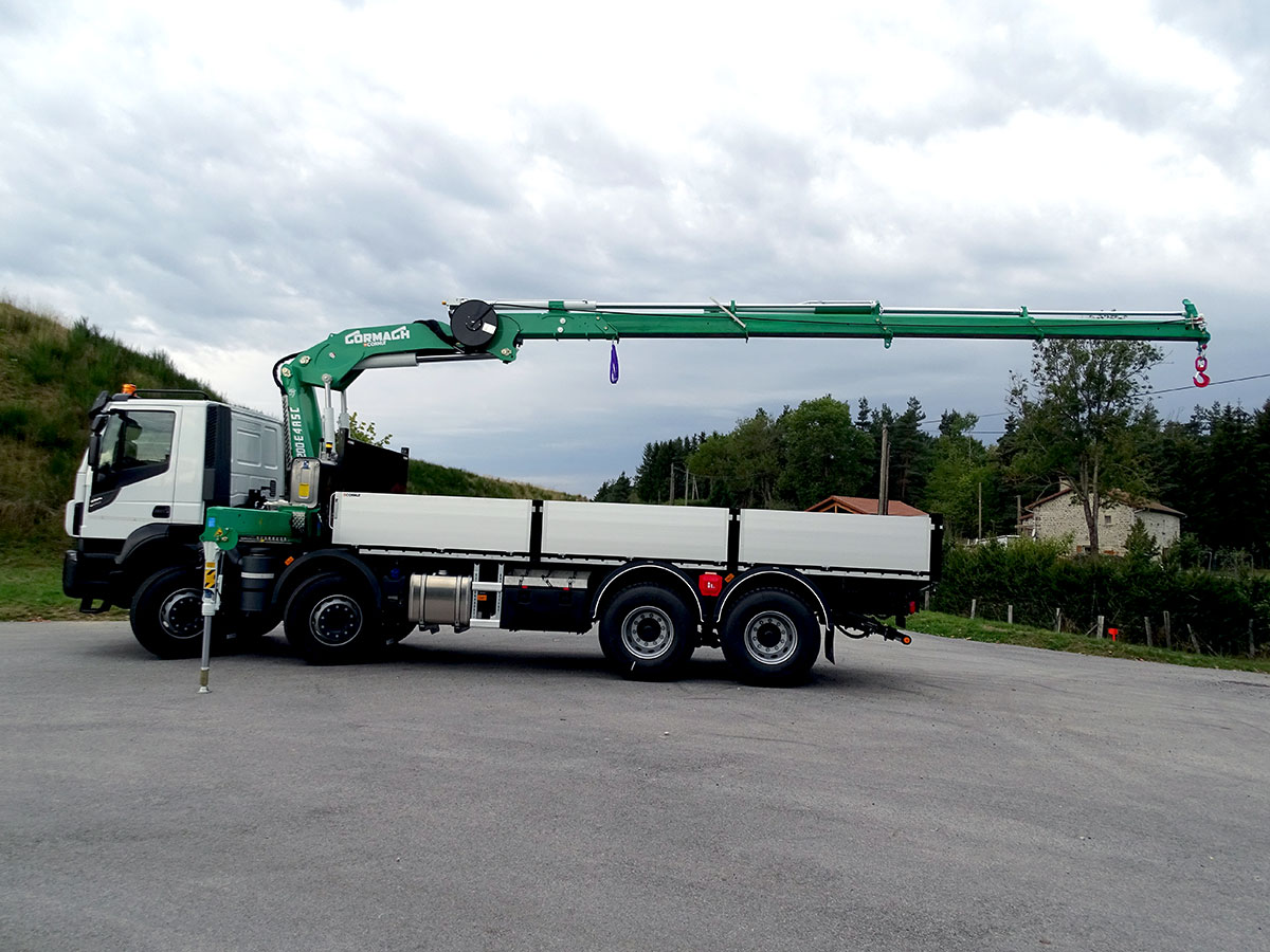 CHEZ-CORNUT-CARROSSERIE-INDUSTRIELLE-GRUE-MANUTENTION-CORMACH-28200E4-iveco