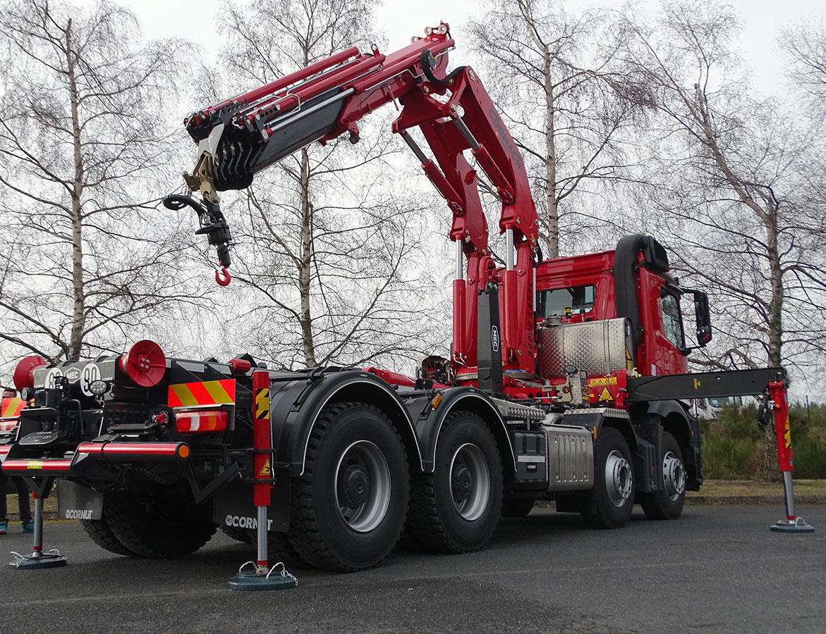 CHEZ-CORNUT-CARROSSERIE-INDUSTRIELLE-GRUE-MANUTENTION-CORMACH-34000E6-MERCEDES-BENZ