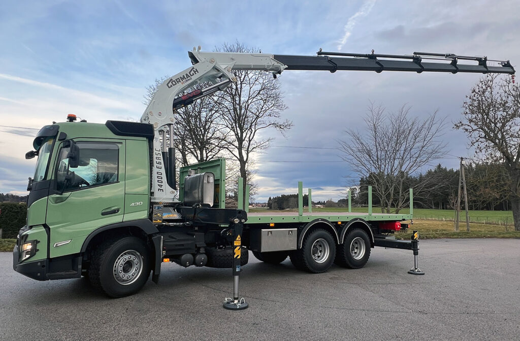 CHEZ-CORNUT-CARROSSERIE-INDUSTRIELLE-GRUE-MANUTENTION-CORMACH-34000E6-VOLVO
