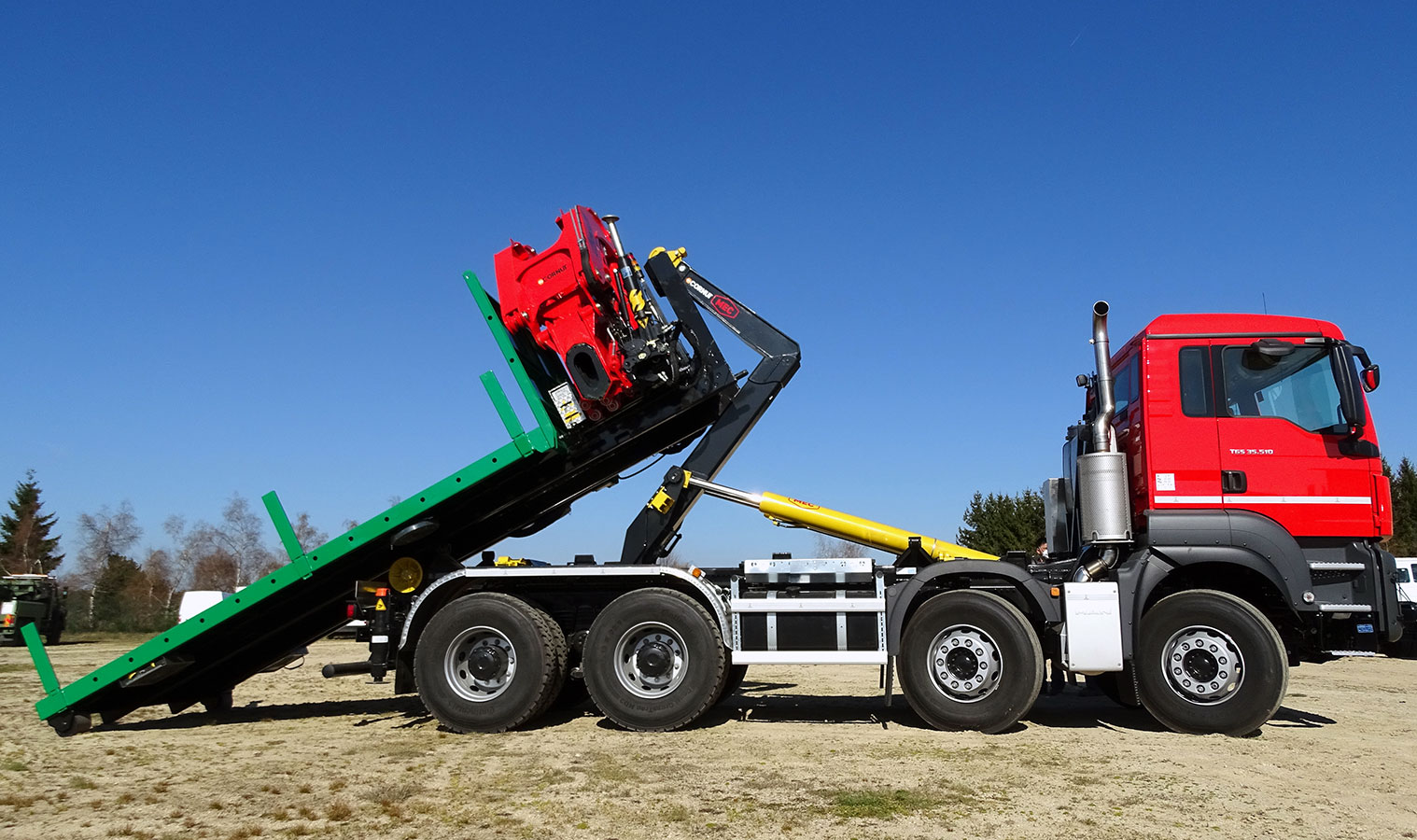 CHEZ-CORNUT-CARROSSERIE-INDUSTRIELLE-GRUE-MANUTENTION-CORMACH-39000E6-SUR-BERCE-MAN
