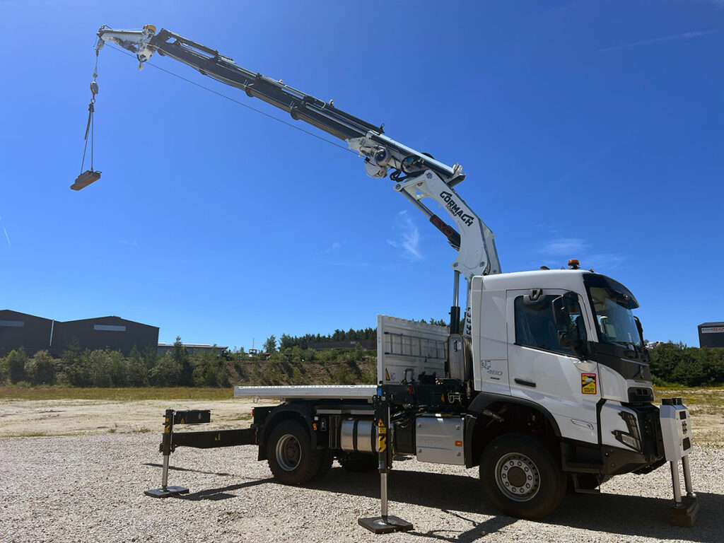 CHEZ-CORNUT-CARROSSERIE-INDUSTRIELLE-GRUE-MANUTENTION-CORMACH-39000E6F63-VOLVO