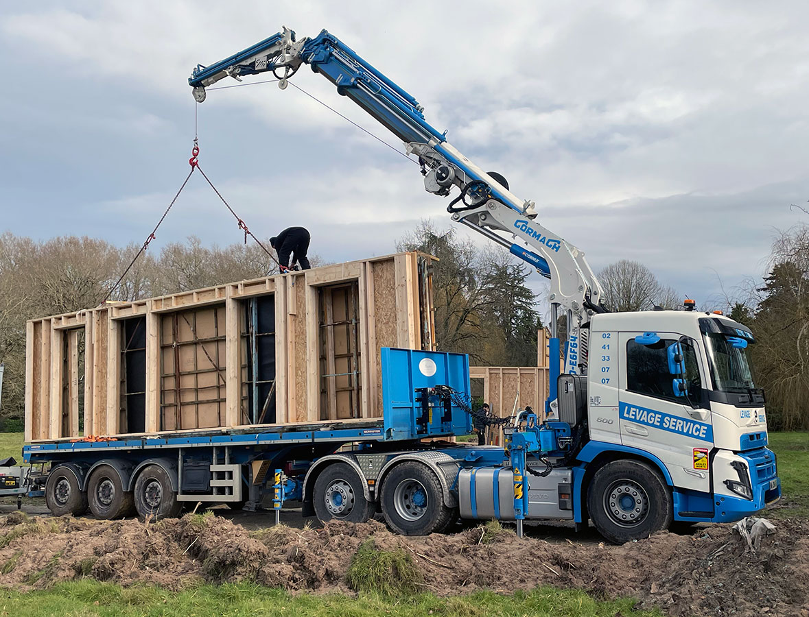 CHEZ-CORNUT-CARROSSERIE-INDUSTRIELLE-GRUE-MANUTENTION-CORMACH-39000E6F64-VOLVO