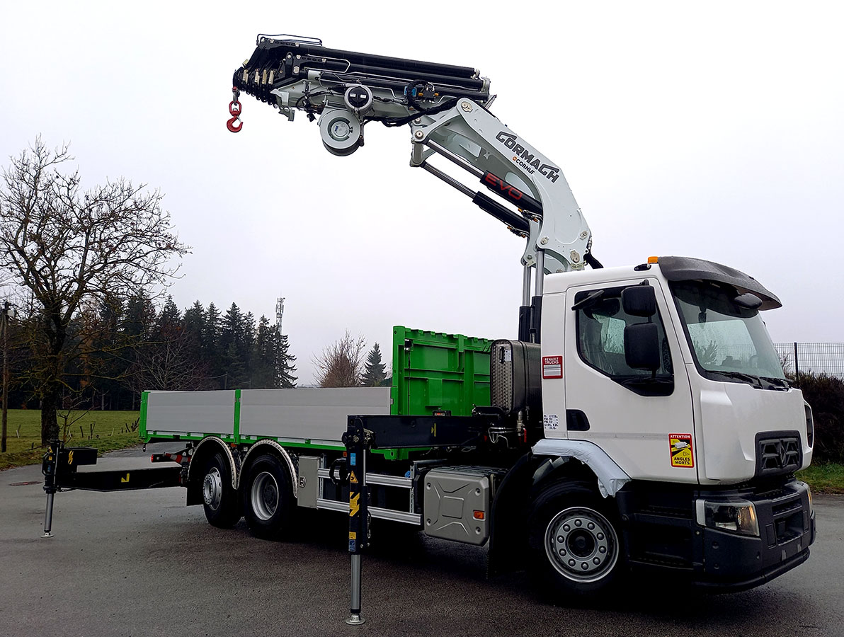 CHEZ-CORNUT-CARROSSERIE-INDUSTRIELLE-GRUE-MANUTENTION-CORMACH-39000E8-RENAULT-TRUCKS