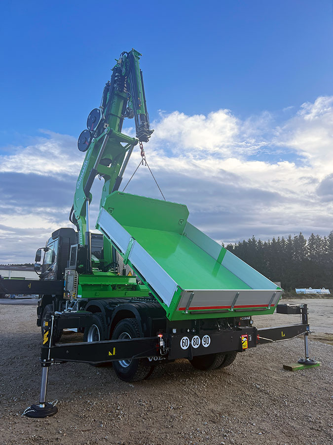 CHEZ-CORNUT-CARROSSERIE-INDUSTRIELLE-GRUE-MANUTENTION-CORMACH-50000E7F134