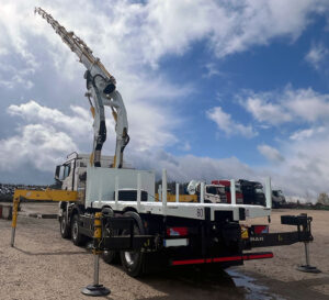 CHEZ-CORNUT-CARROSSERIE-INDUSTRIELLE-GRUE-MANUTENTION-CORMACH-50000E9-MAN