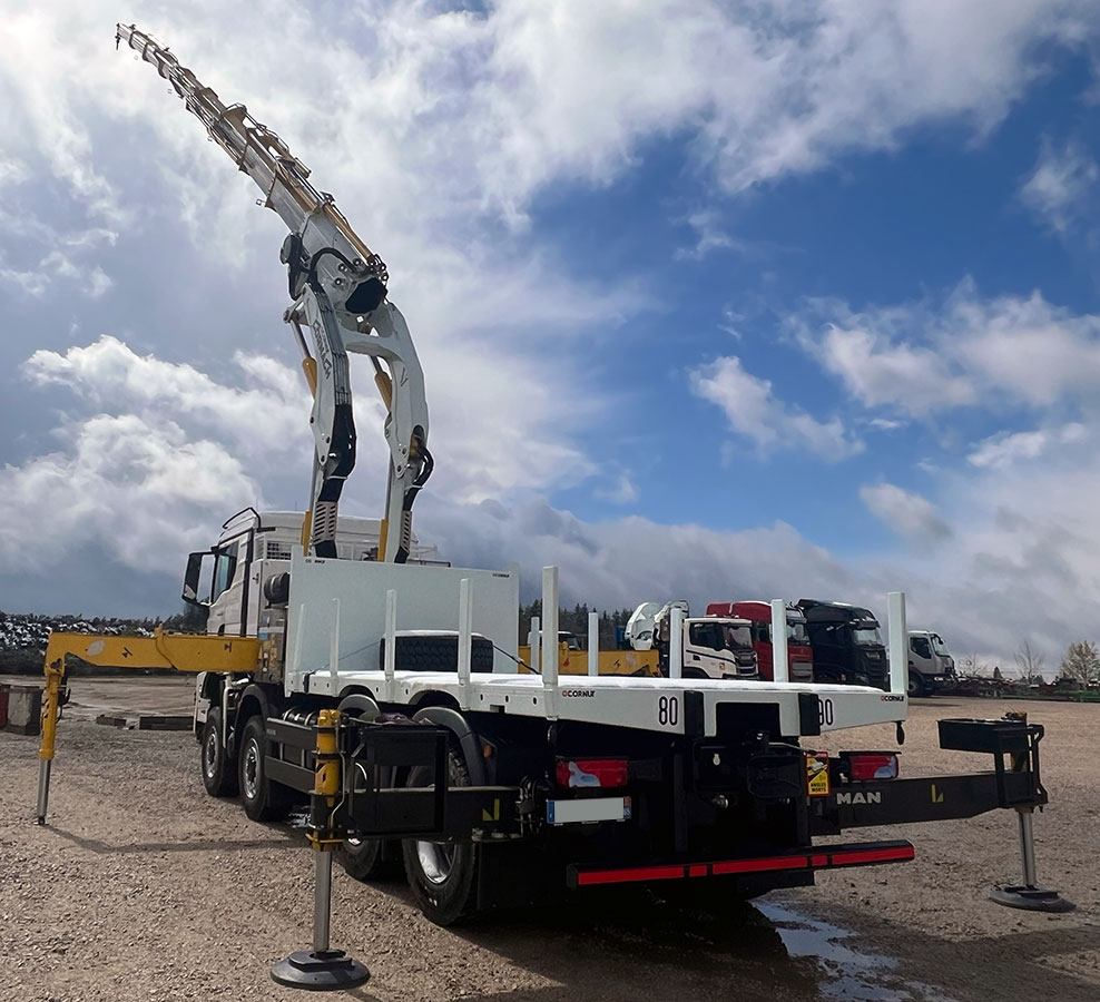 CHEZ-CORNUT-CARROSSERIE-INDUSTRIELLE-GRUE-MANUTENTION-CORMACH-50000E9-MAN
