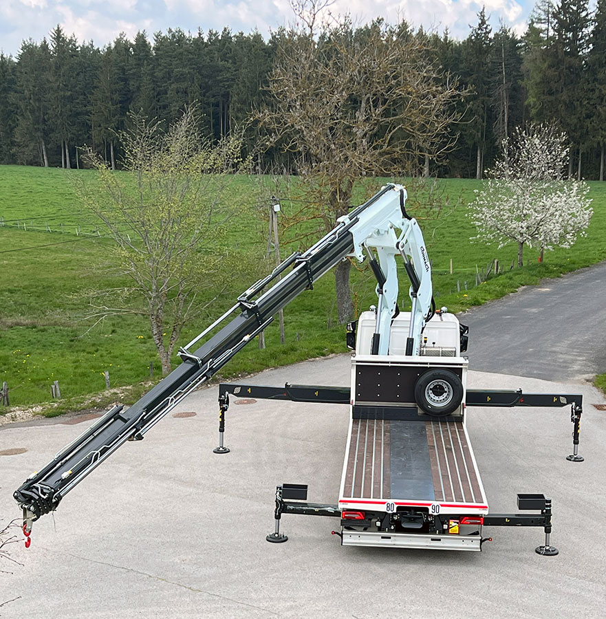 CHEZ-CORNUT-CARROSSERIE-INDUSTRIELLE-GRUE-MANUTENTION-CORMACH-50000E9-SCANIA