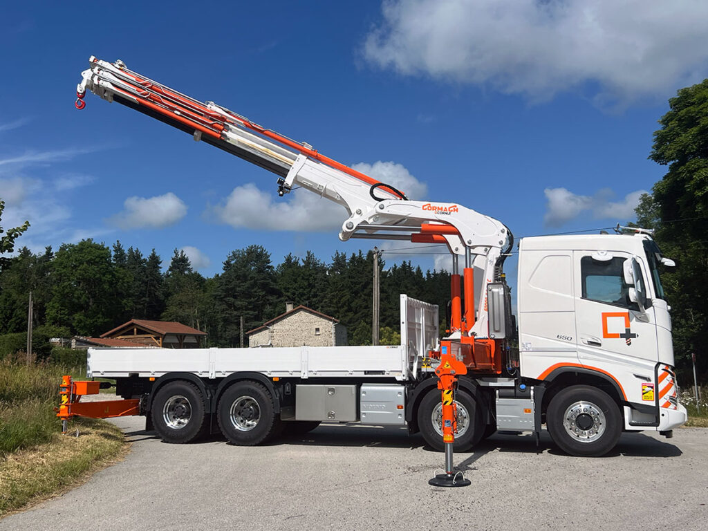 CHEZ-CORNUT-CARROSSERIE-INDUSTRIELLE-GRUE-MANUTENTION-CORMACH-60000E6-VOLVO