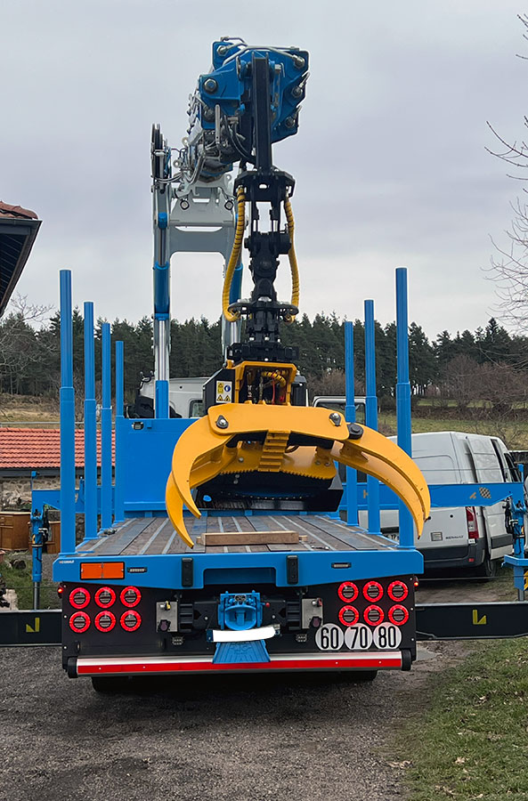 CHEZ-CORNUT-CARROSSERIE-INDUSTRIELLE-GRUE-MANUTENTION-CORMACH-60000E8-GRAPPIN-TRONCONNEUR-RENAULT-TRUCKS