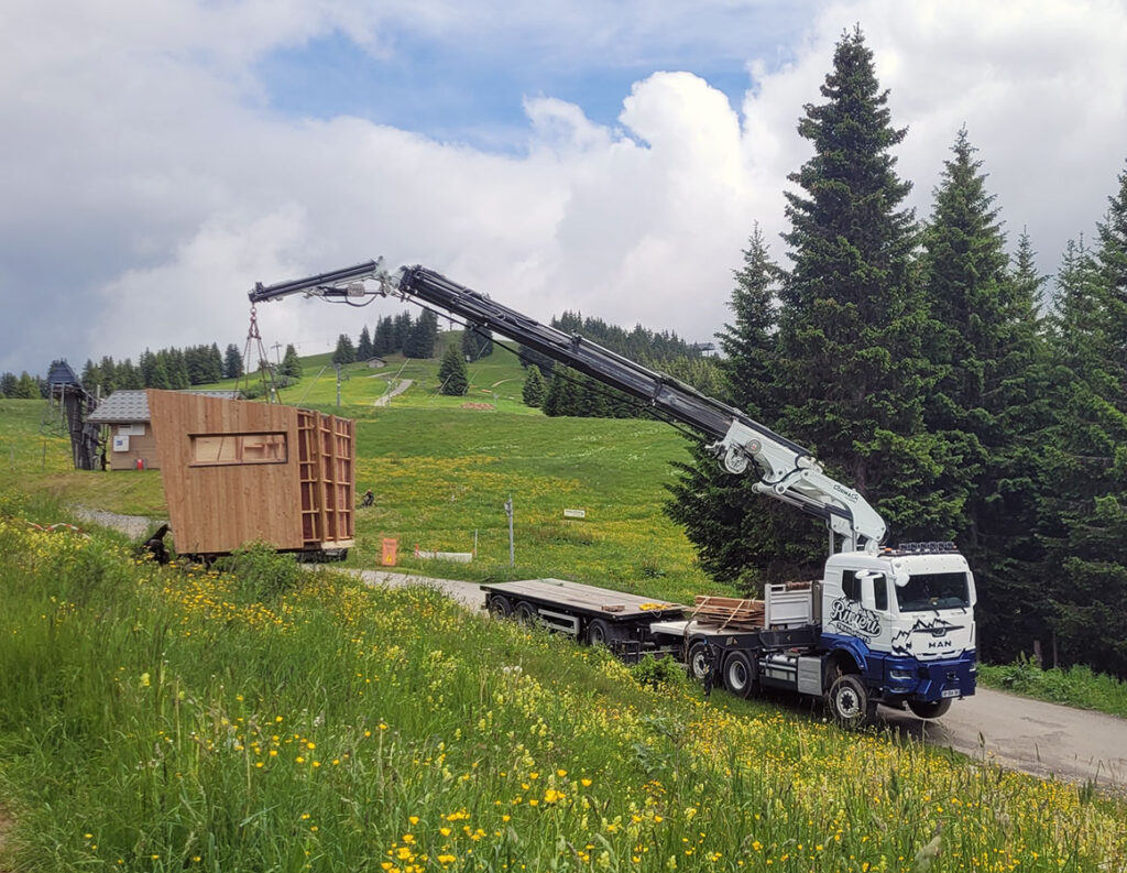 CHEZ-CORNUT-CARROSSERIE-INDUSTRIELLE-GRUE-MANUTENTION-CORMACH-60000E8F64-MAN