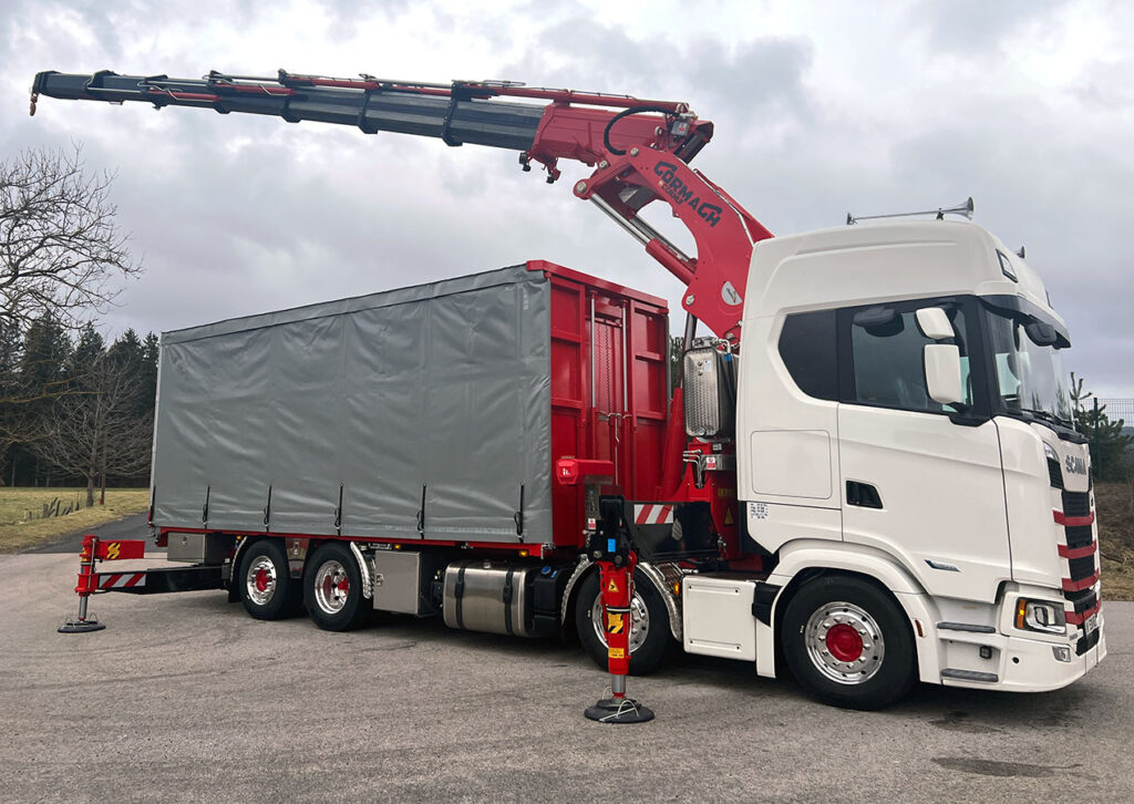 CHEZ-CORNUT-CARROSSERIE-INDUSTRIELLE-GRUE-MANUTENTION-CORMACH-75000E11-SCANIA