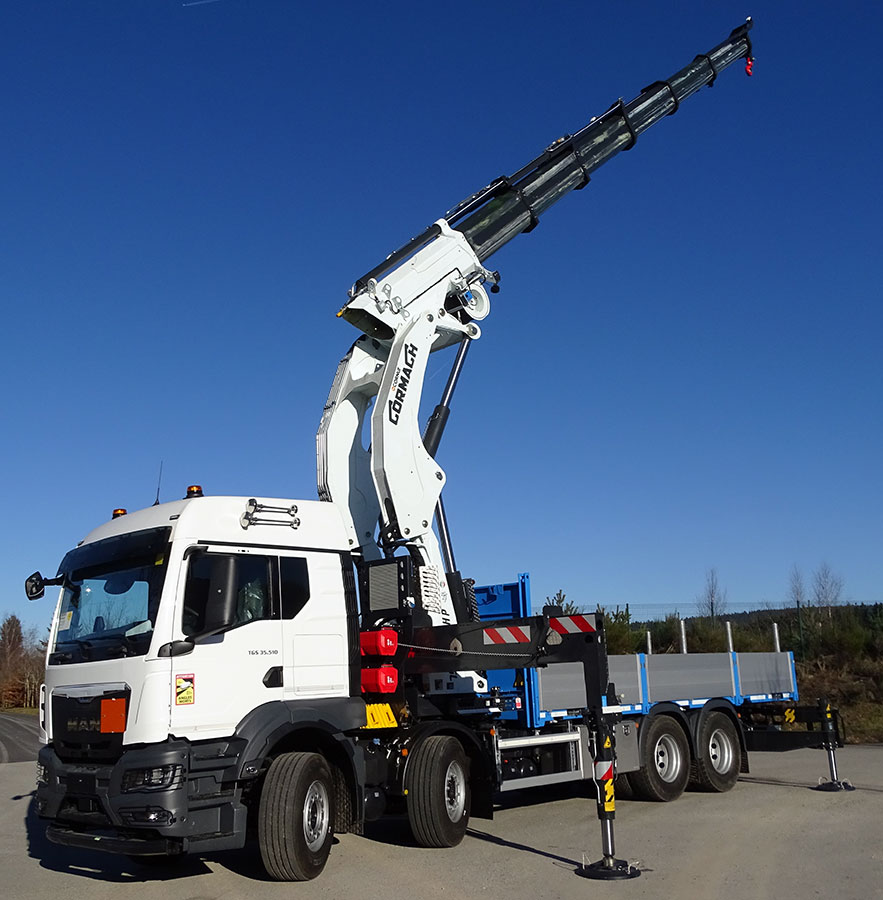 CHEZ-CORNUT-CARROSSERIE-INDUSTRIELLE-GRUE-MANUTENTION-CORMACH-75000E6-ADR-MAN