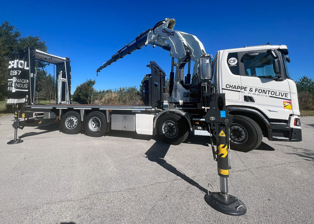 CHEZ-CORNUT-CARROSSERIE-INDUSTRIELLE-GRUE-MANUTENTION-CORMACH-75000E8-SCANIA