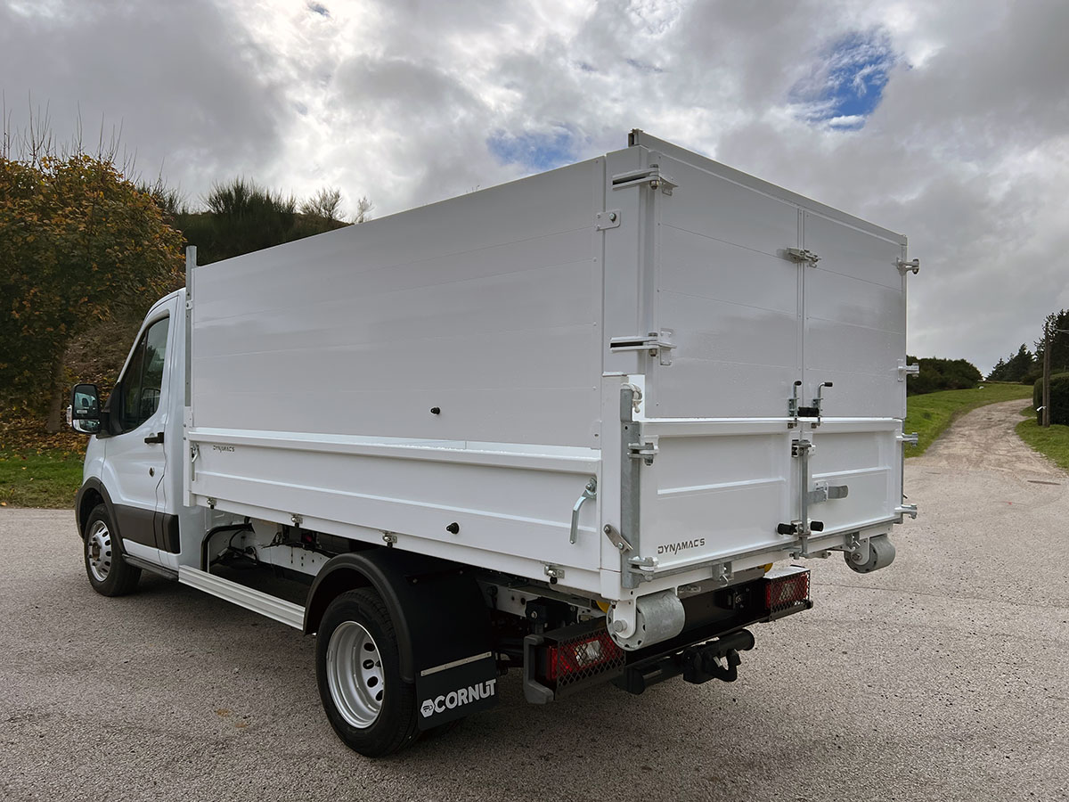 CHEZ-CORNUT-CARROSSERIE-INDUSTRIELLE-benne-amovible-sur-berce-dynamacs-acier-rehausse-pleine-laterale-arriere-pleine-ferme