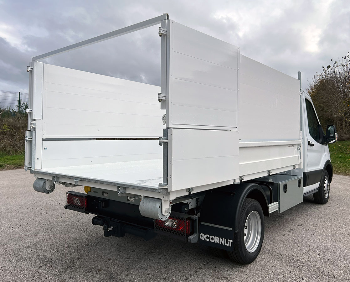 CHEZ-CORNUT-CARROSSERIE-INDUSTRIELLE-benne-amovible-sur-berce-dynamacs-acier-rehausse-pleine-laterale-arriere-pleine-ouverte