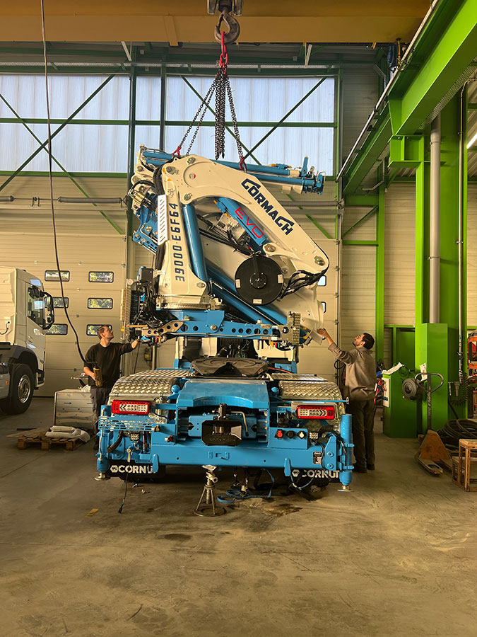 CHEZ-CORNUT-CARROSSIER-INDUSTRIEL-CARROSSAGE-SUR-MESURE-GRUE-MANUTENTION-CORMACH