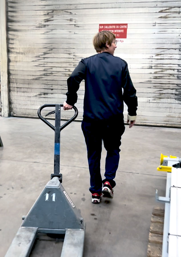 CHEZ-CORNUT-CARROSSIER-INDUSTRIEL-PIECES-DETACHEES-MAGASIN